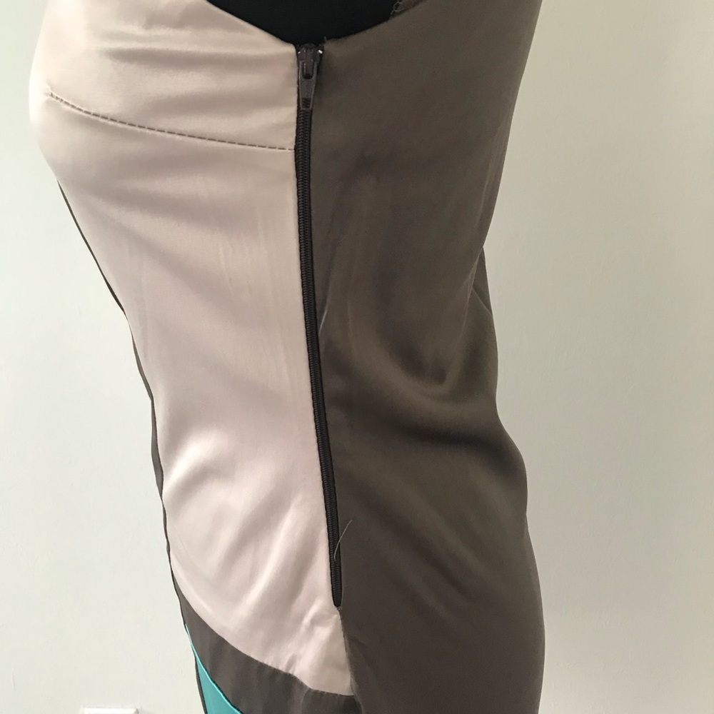 Dress - Picture 2 of 5